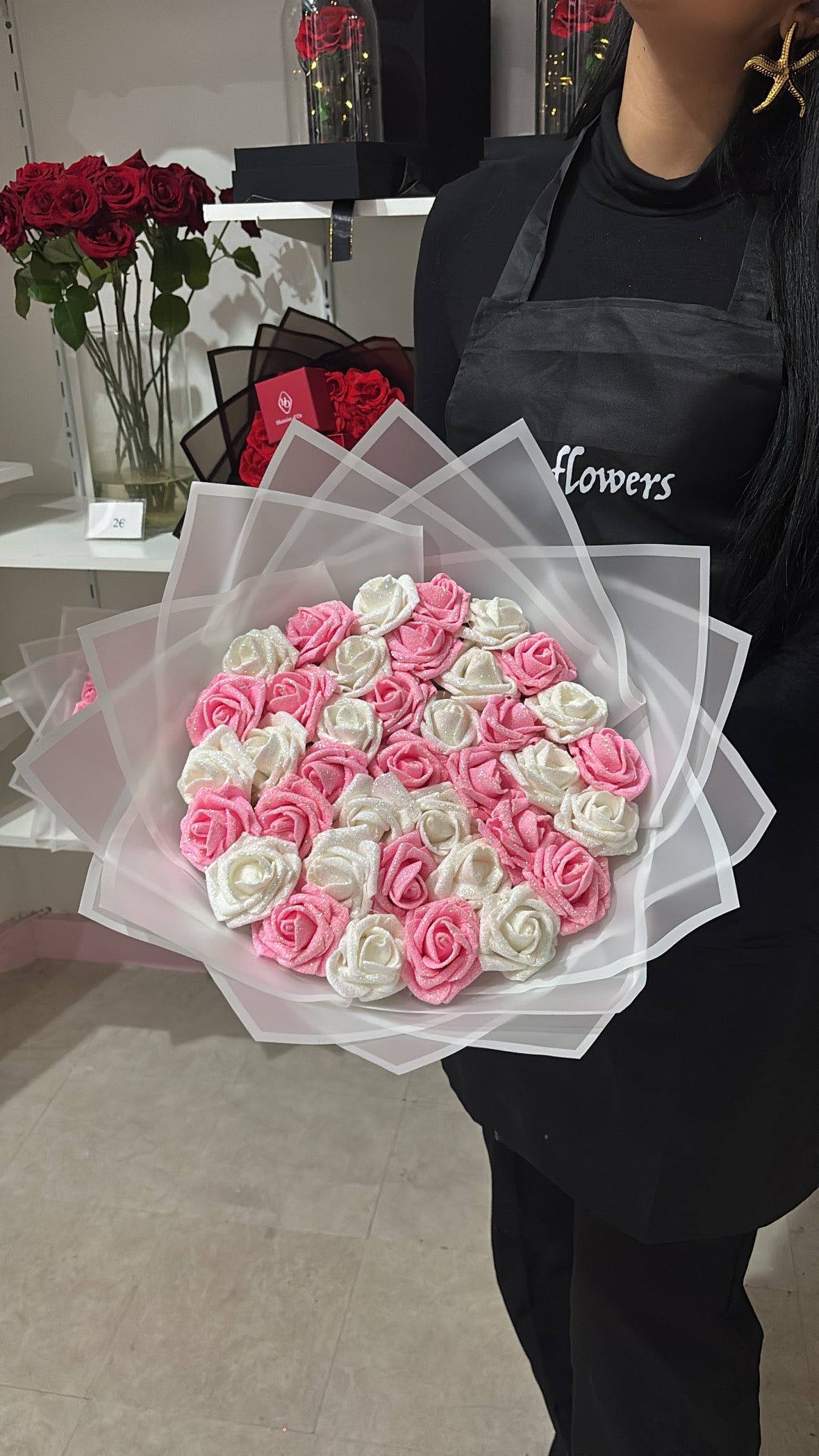 Rose artificielle blanche et rose